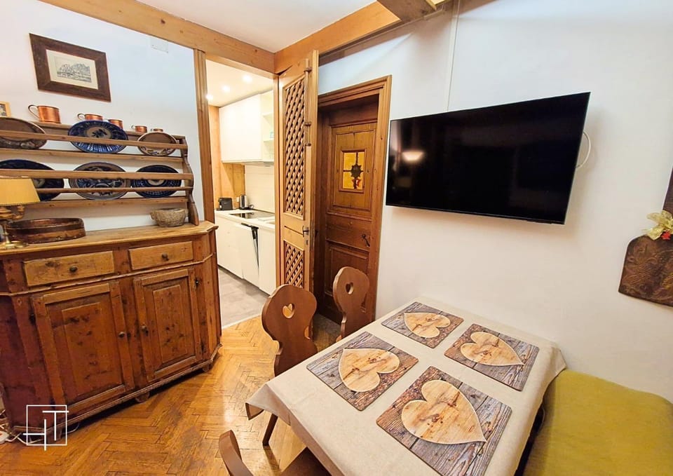 TV and multimedia, Coffee/tea facilities, Dining area, kitchen