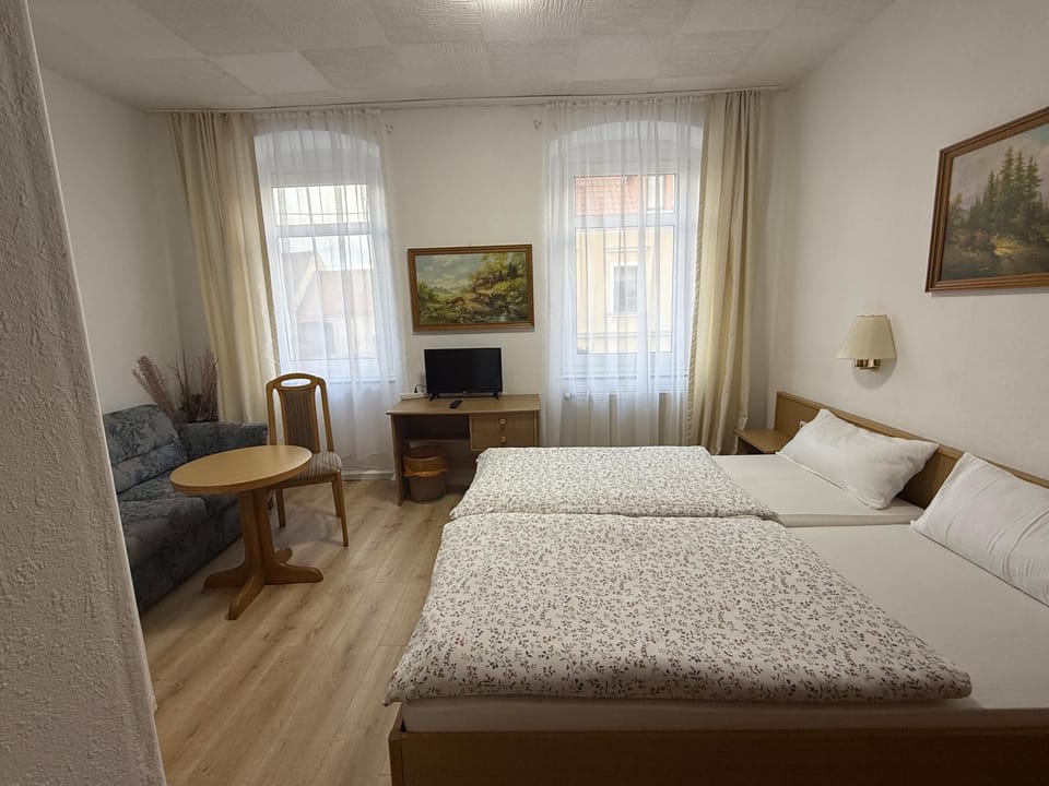 Bed, TV and multimedia, Photo of the whole room, Seating area