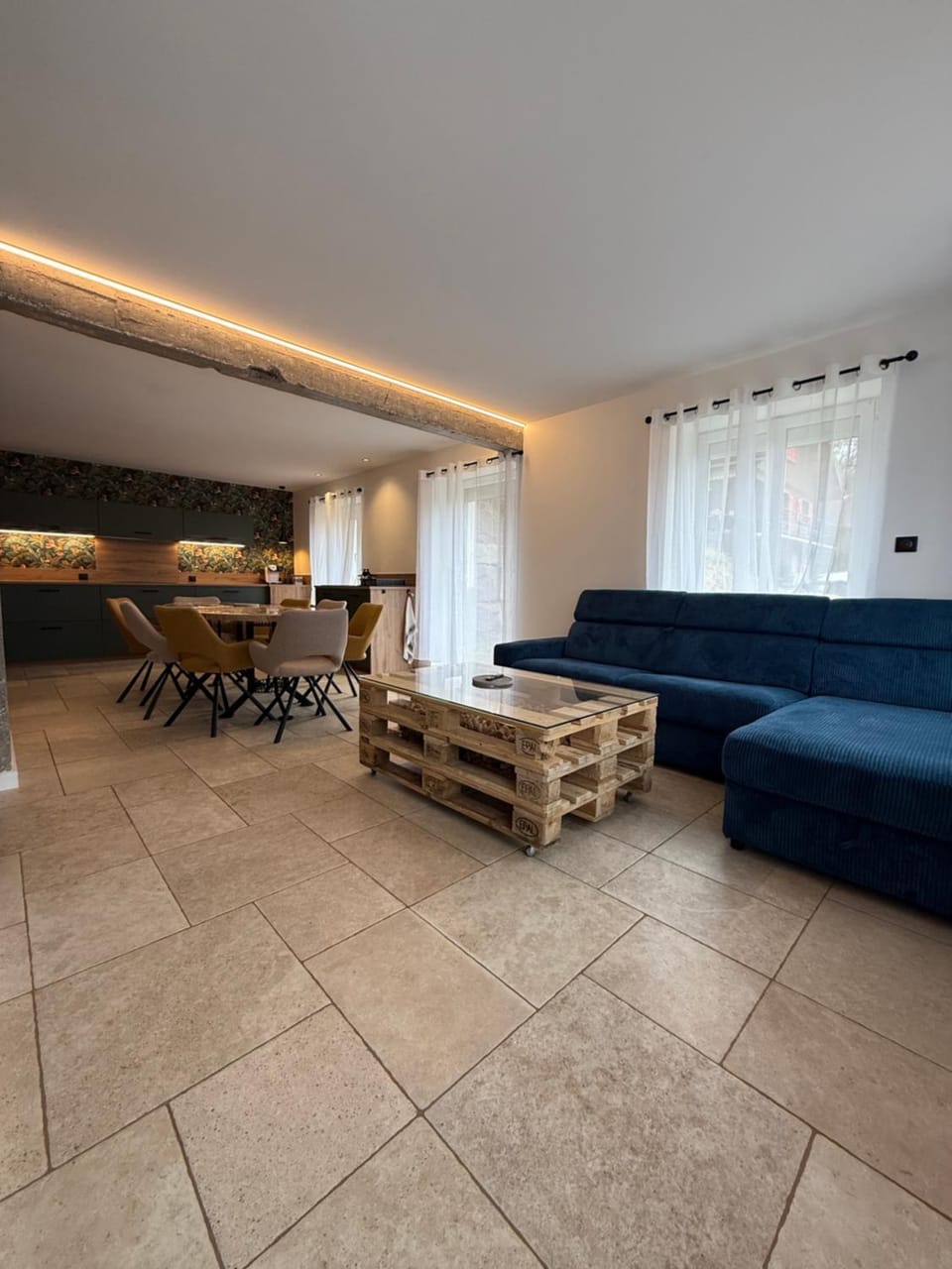 Living room, Seating area