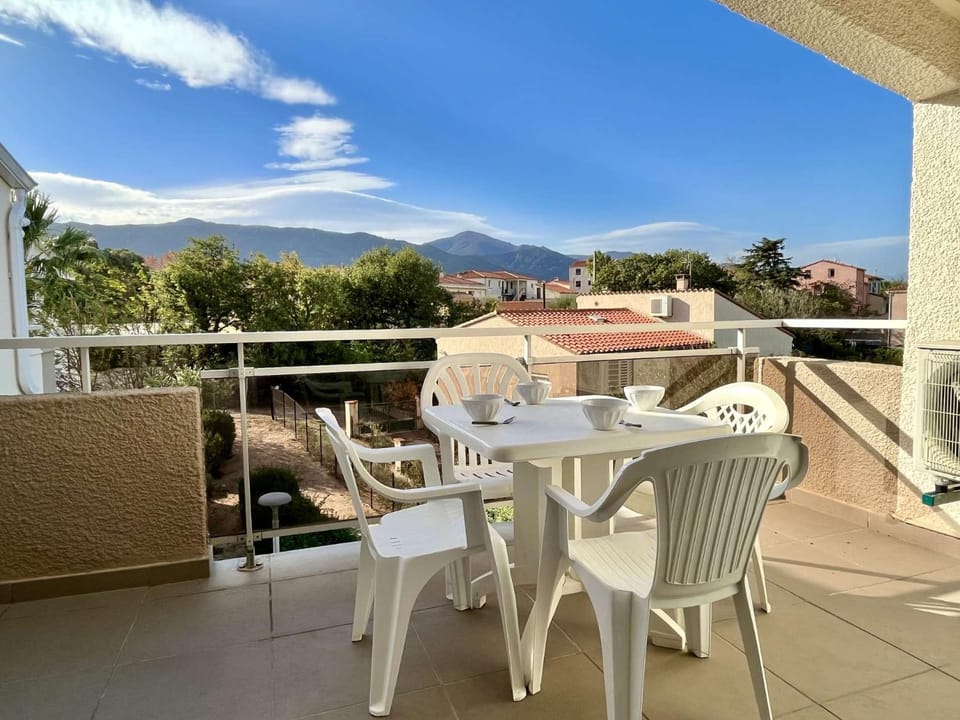 Balcony/Terrace, Mountain view