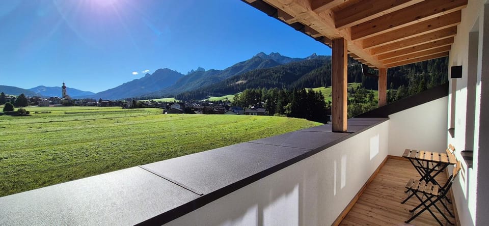 Property building, Balcony/Terrace, Living room