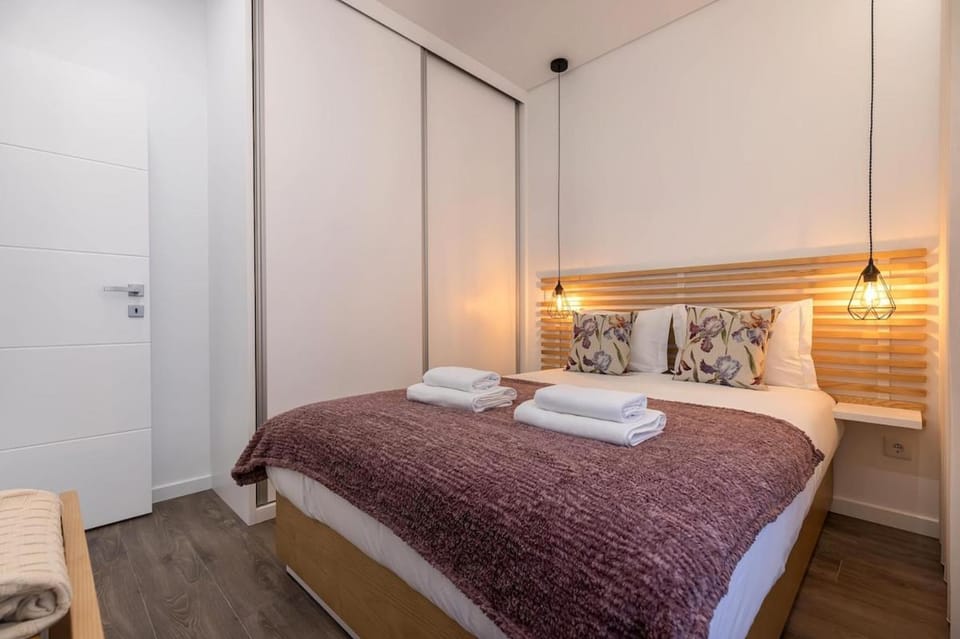 Bed, Photo of the whole room, Bedroom, towels, wardrobe