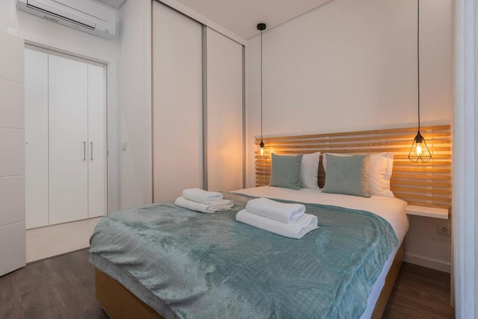 Bed, Photo of the whole room, Bedroom, towels, wardrobe, air conditioner