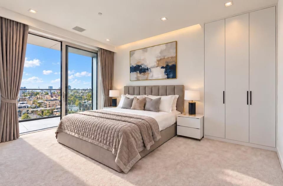 Super Views Tower Bridge Luxury Entire apartment over 2000sqft Private Jacuzzi Apartment in London Borough of Southwark