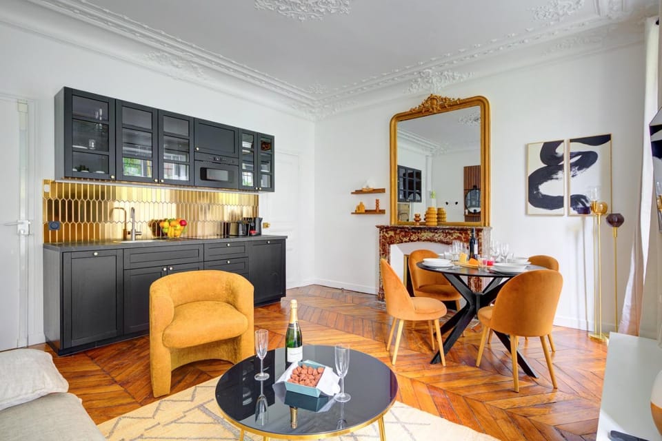 Kitchen or kitchenette, Living room, Dining area