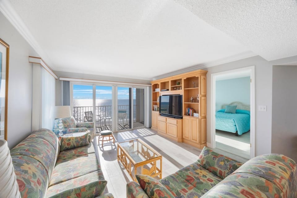 3b 2b Direct Beach Front Top Floor Corner Apartment in Madeira Beach