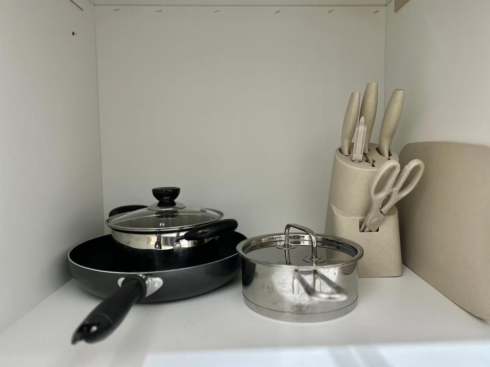 Kitchen or kitchenette, Internal: Not applicable to any particular room