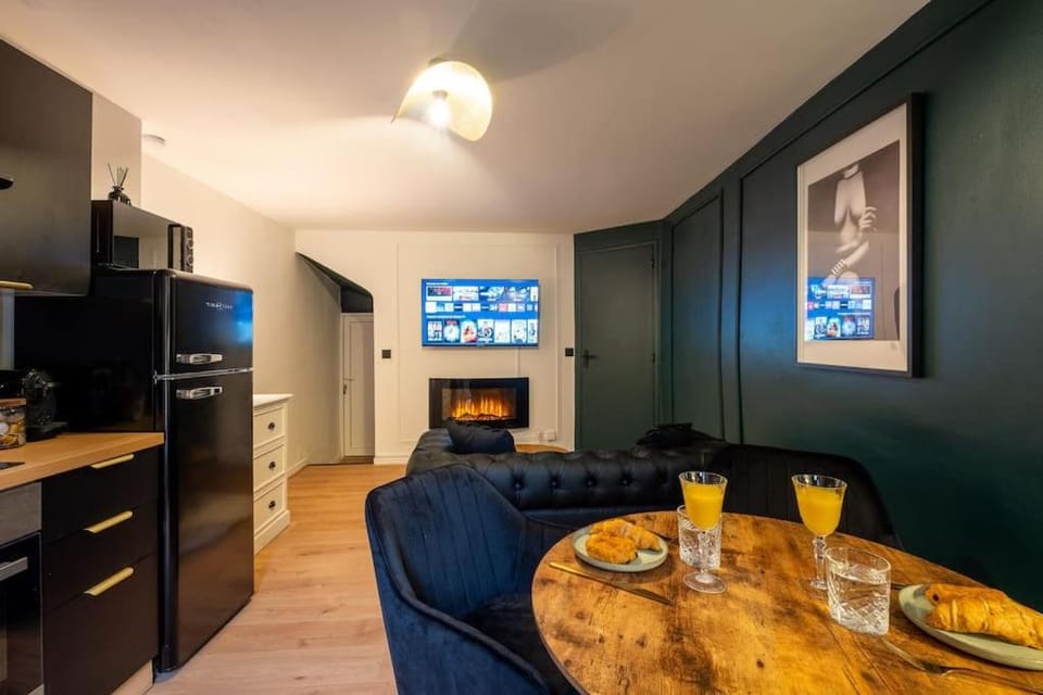 Kitchen or kitchenette, Living room, Dining area