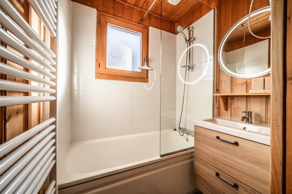 Bathroom, Living room