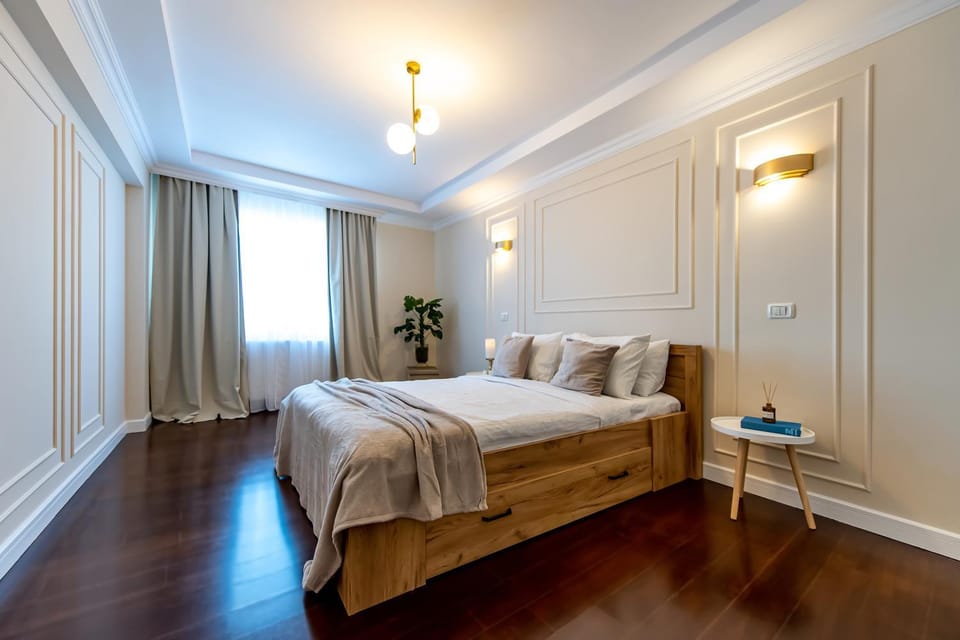 Photo of the whole room, Bedroom