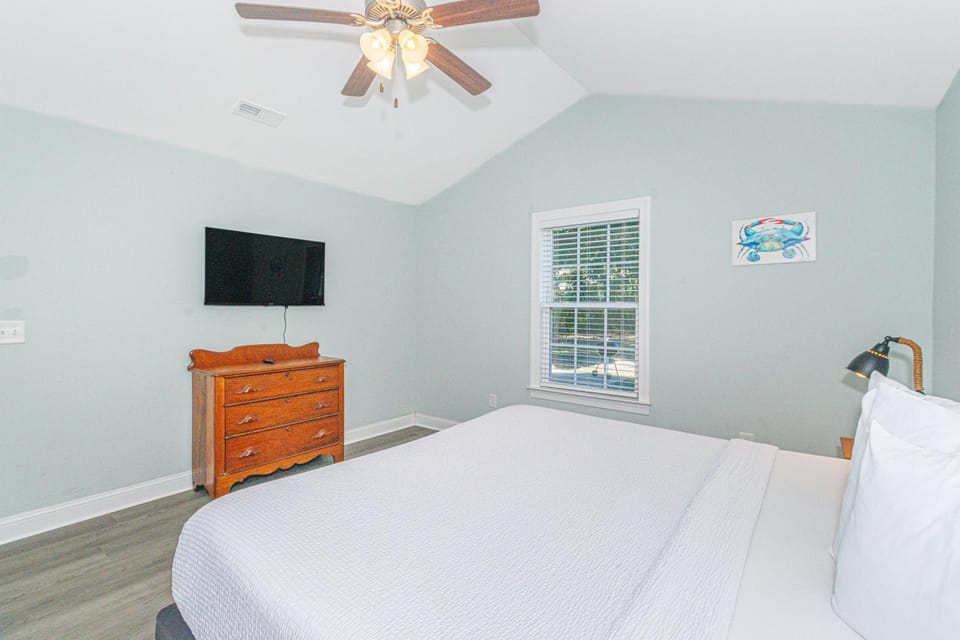 Coastal Pet Friendly Getaway in Murrels Inlet! Perfect for 8 Guests! House in Murrells Inlet