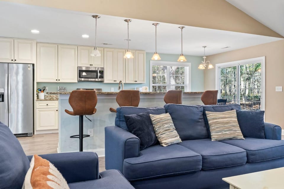 Coastal Pet Friendly Getaway in Murrels Inlet! Perfect for 8 Guests! House in Murrells Inlet