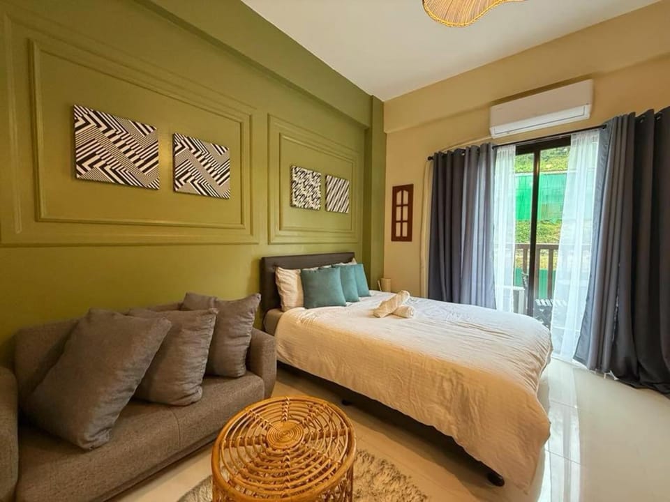 Bed, Living room, Seating area, Bedroom