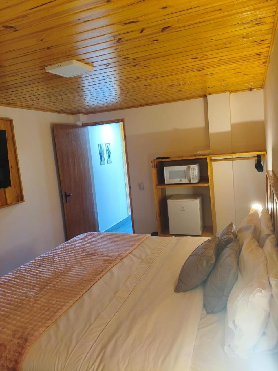Bed, Photo of the whole room, Bedroom, wardrobe