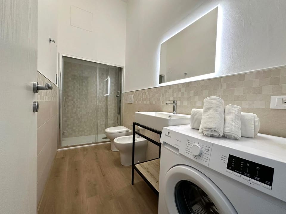 Shower, Toilet, Bathroom, washing machine