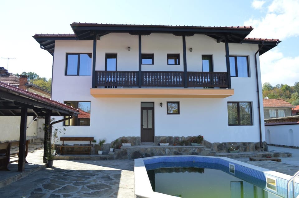 Facade/entrance, Swimming pool