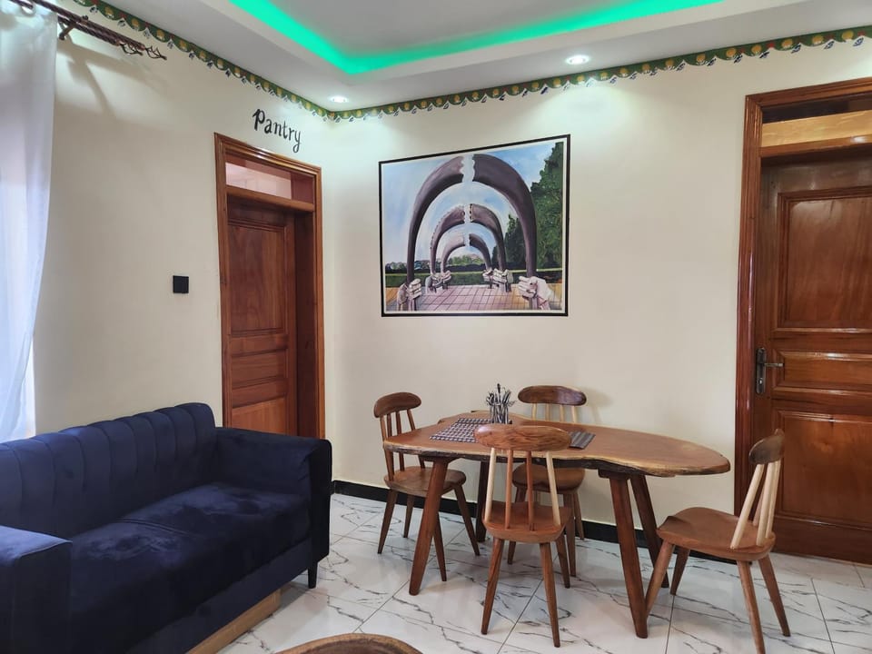 Toilet, TV and multimedia, Seating area