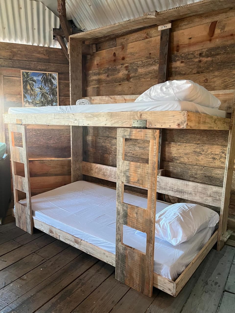Bed, Bedroom, bunk bed, towels