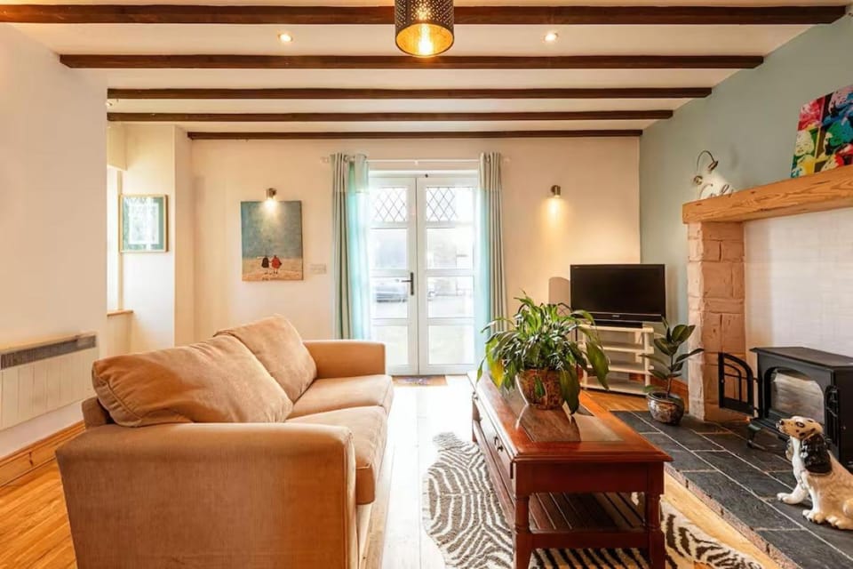 Communal lounge/ TV room, TV and multimedia, Seating area