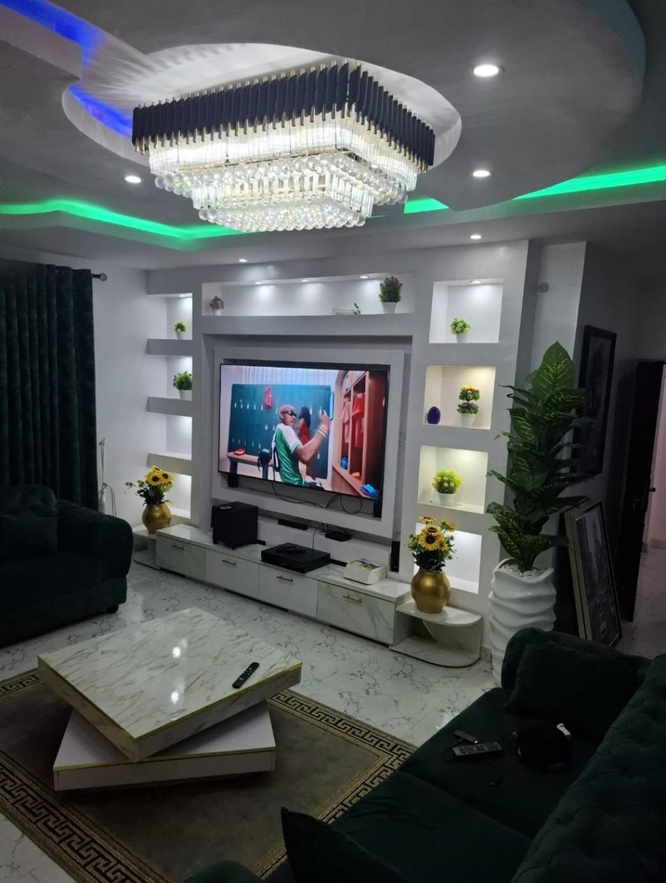 Communal lounge/ TV room, TV and multimedia, Living room, Evening entertainment
