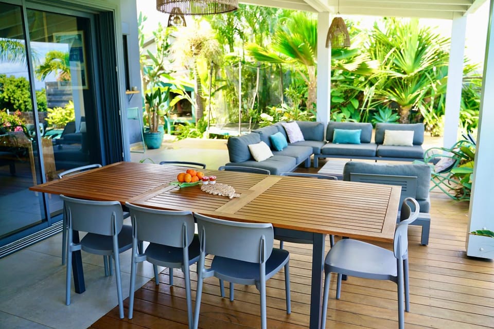 Patio, Day, Living room, Dining area, Garden view