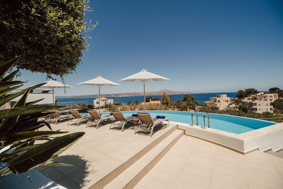 Pool view, Sea view, Swimming pool, sunbed