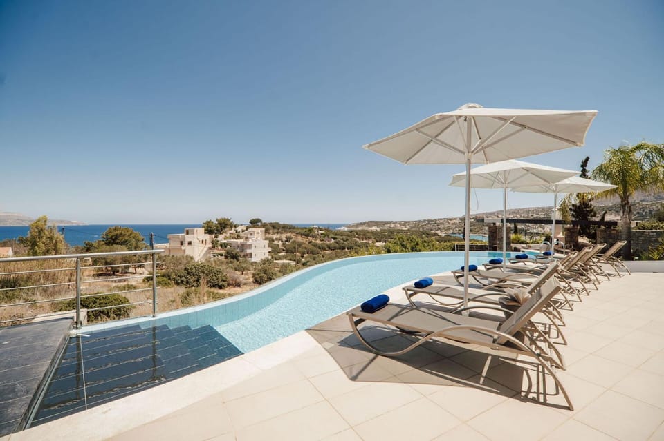 View (from property/room), Pool view, Sea view, Swimming pool, sunbed