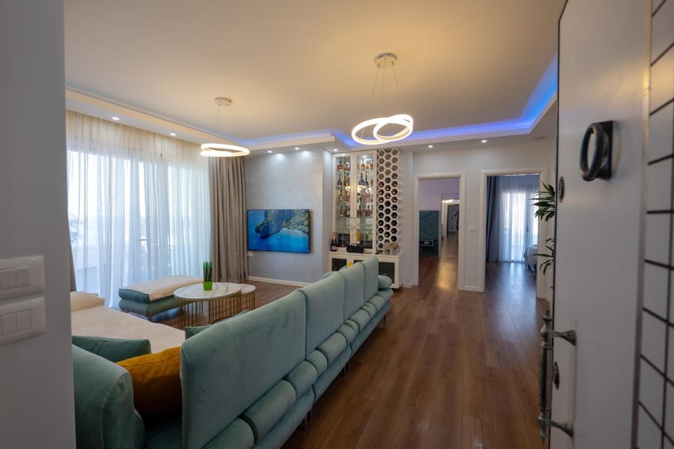 Communal lounge/ TV room, TV and multimedia, Living room, Seating area, Evening entertainment