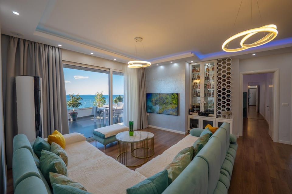 Communal lounge/ TV room, TV and multimedia, Living room, Seating area, Evening entertainment