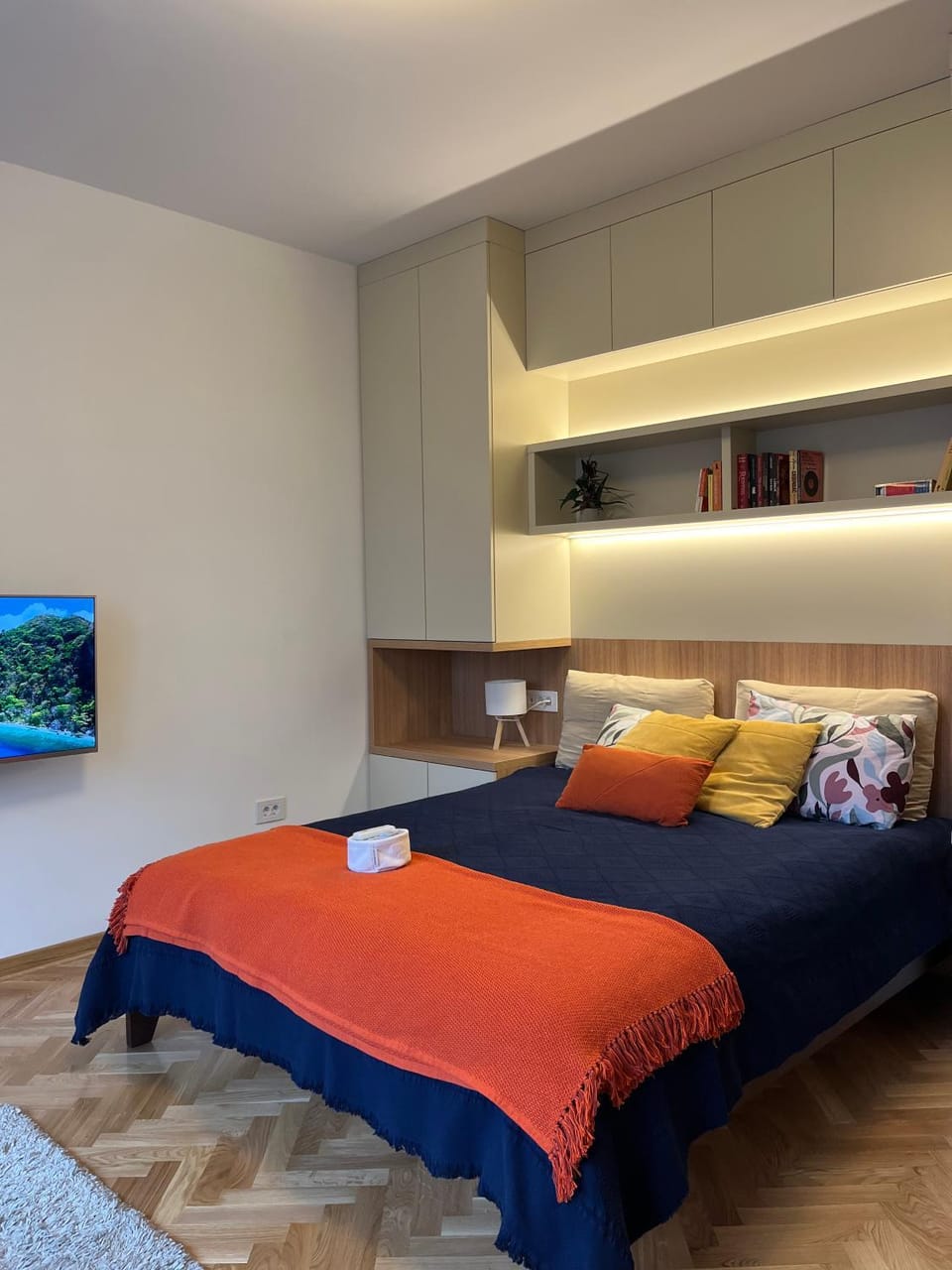 Bed, Photo of the whole room, Bedroom