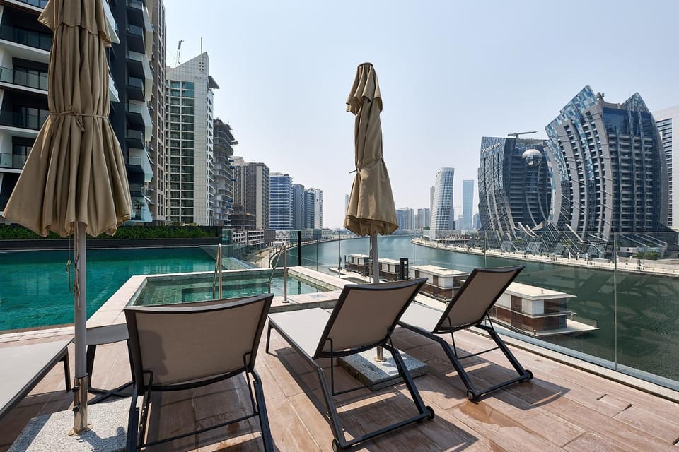 Property building, Day, View (from property/room), Balcony/Terrace, City view, Pool view, River view, Swimming pool, sunbed