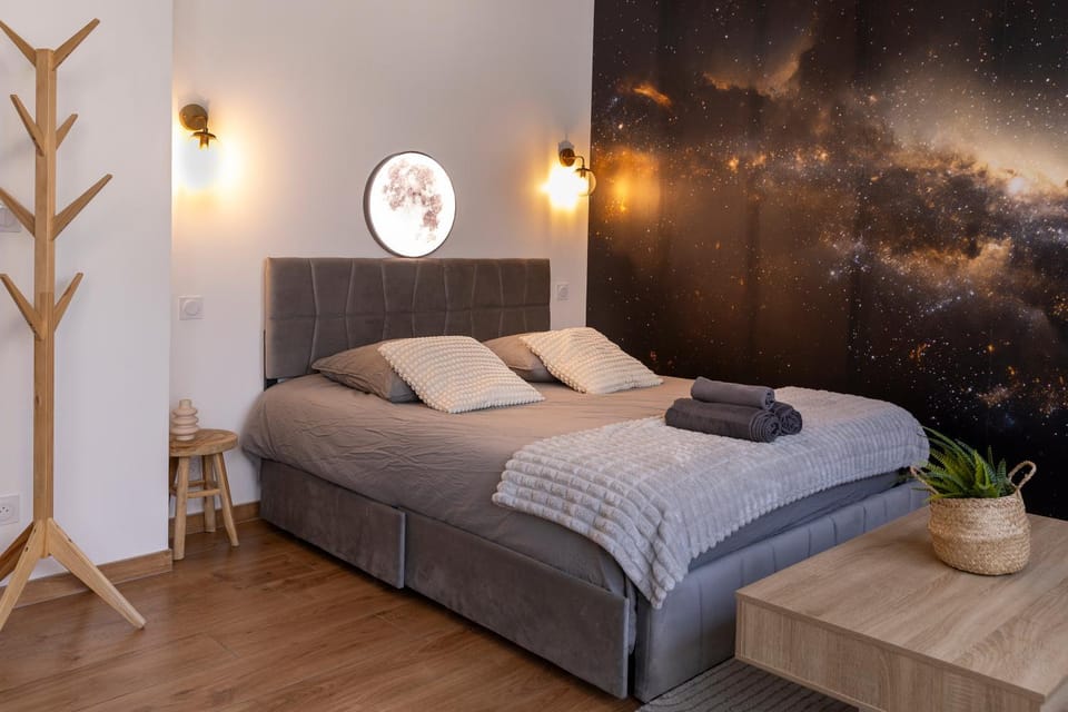 Bed, Bedroom