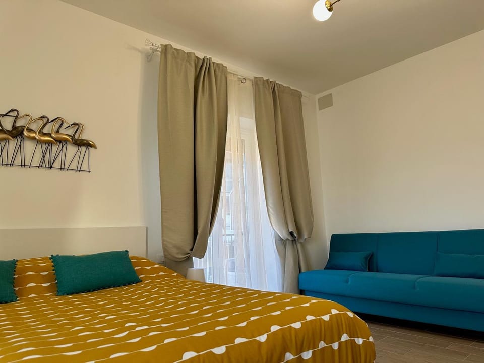 Bed, Decorative detail, furniture
