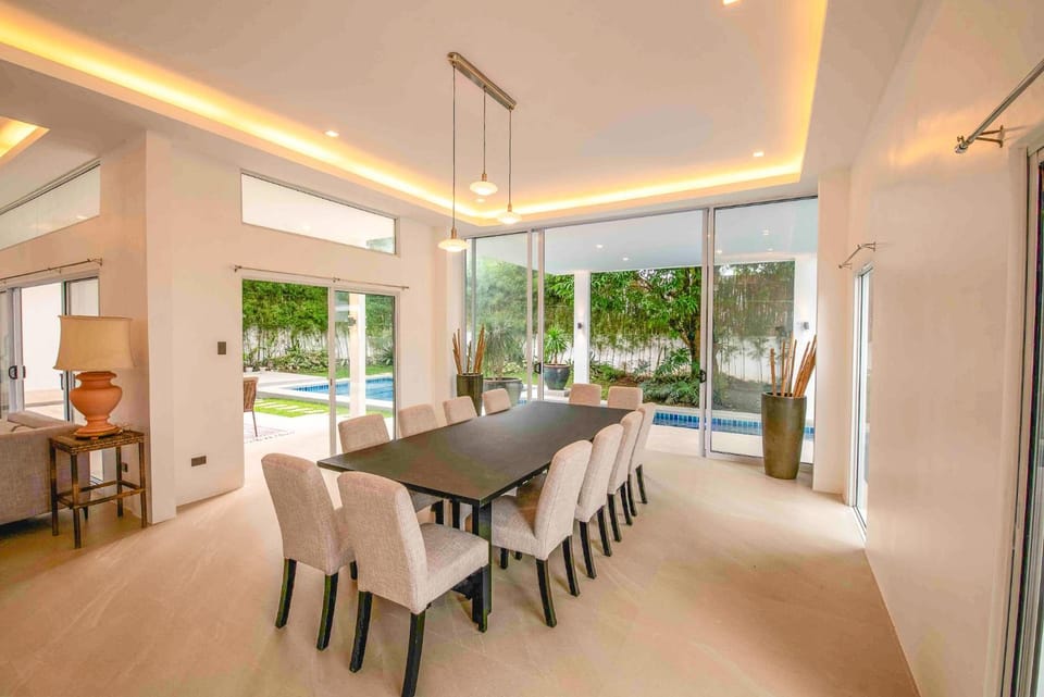 Seating area, Dining area