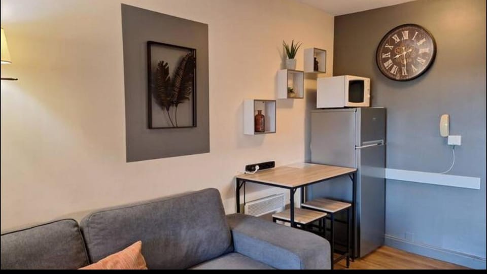 CAP ESTÉREL studio 4 pers équipé, belle vue Golf, centre village PIERRE & VACANCES , PARKING inclus et 5 PISCINES accès gratuit, CLIM, WIFI, TV, lave-vaisselle et lave-linge,four, plancha Apartment in Saint-Raphael