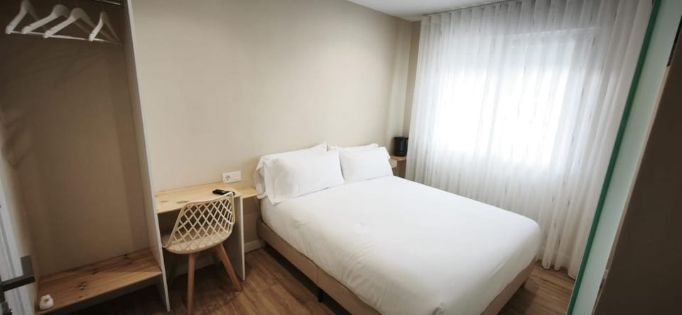 Bed, Photo of the whole room, Bedroom, wardrobe