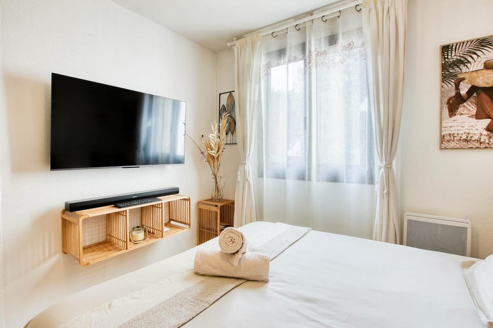 Le Luberon - T3 proche mer - parking - piscine Apartment in Six-Fours-les-Plages