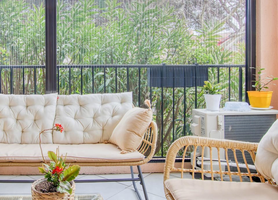 Le Luberon - T3 proche mer - parking - piscine Apartment in Six-Fours-les-Plages