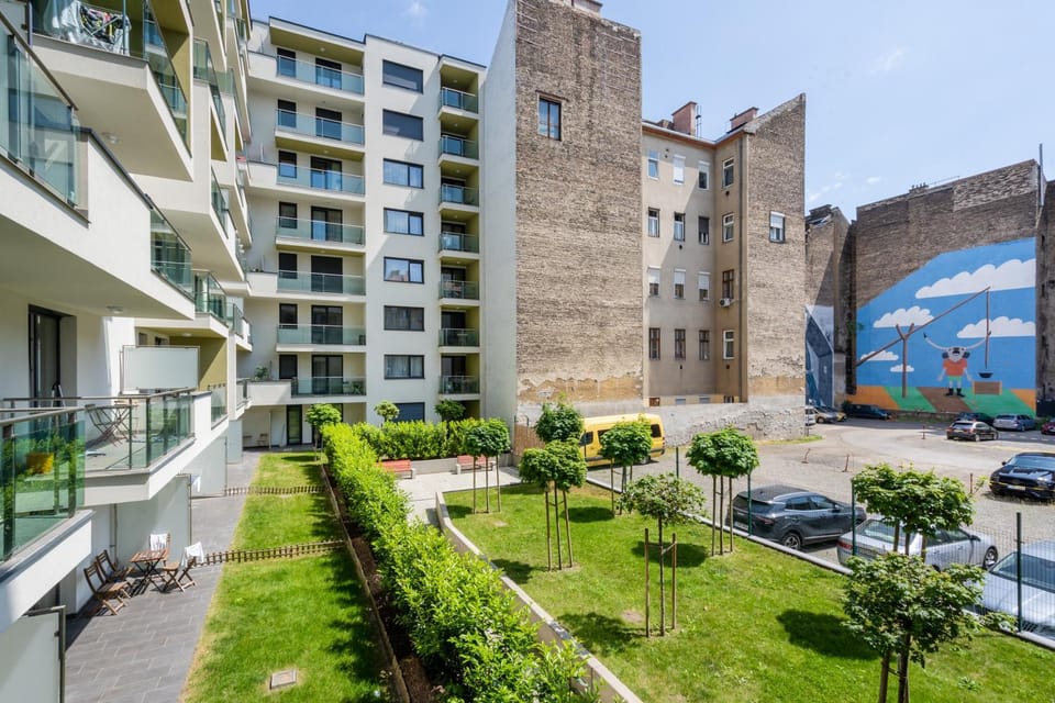 Property building, Day, Garden view, Parking