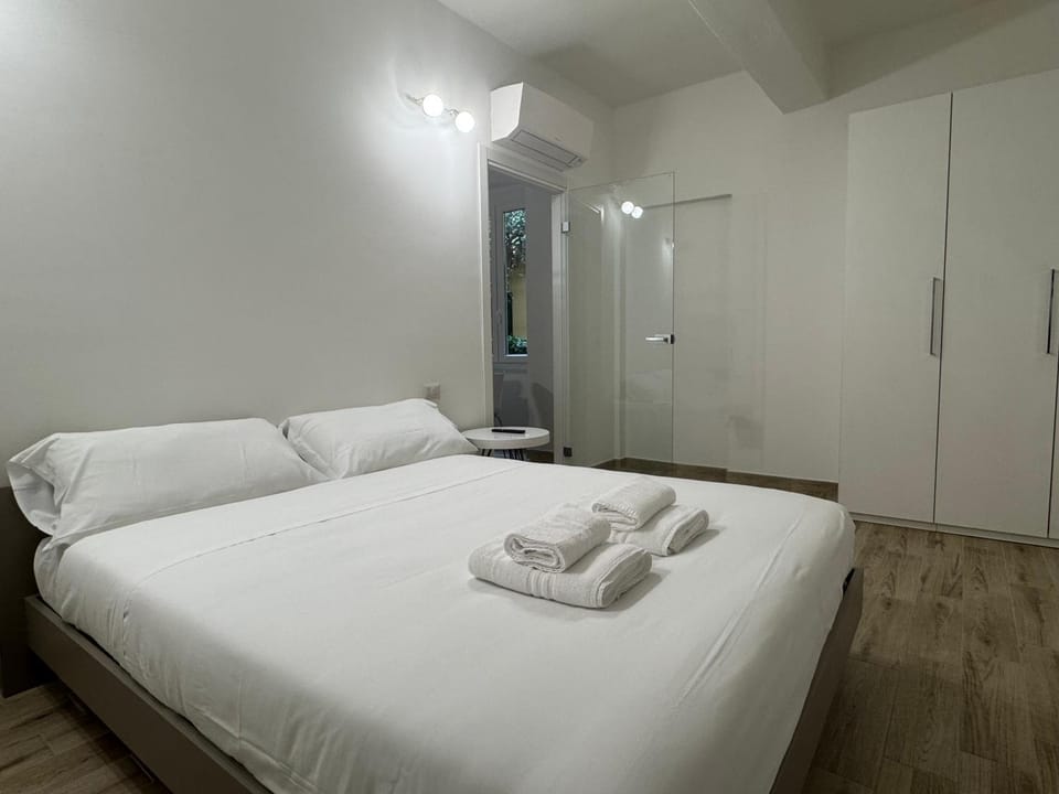 Bed, Bedroom, locker
