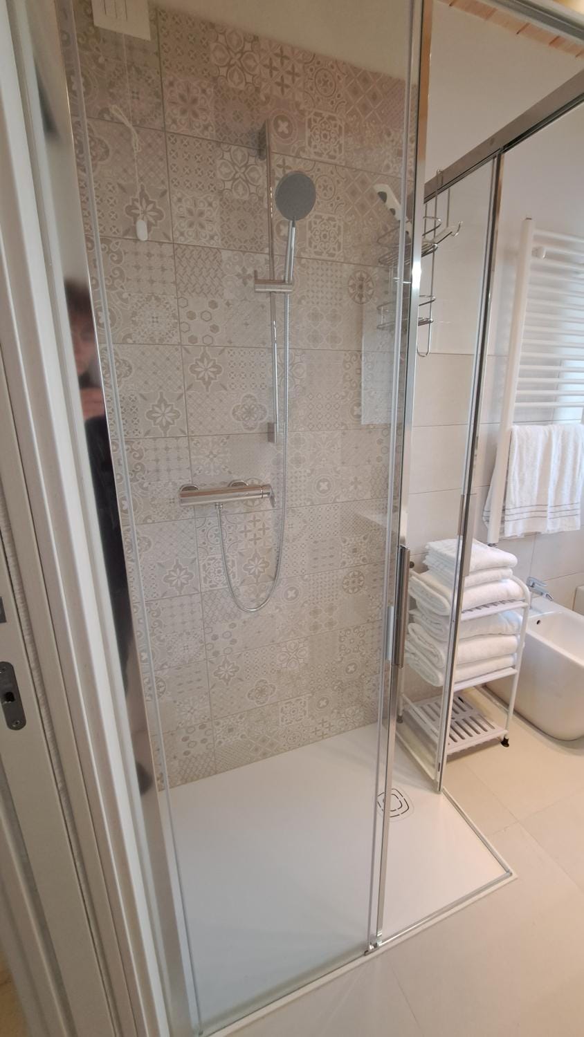 Shower, Bathroom, towels