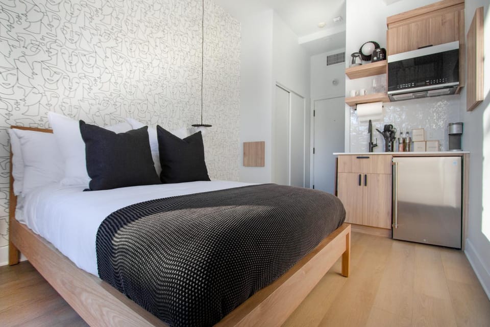 Kitchen or kitchenette, Bedroom