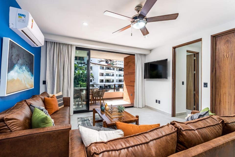TV and multimedia, Living room, Seating area, air conditioner