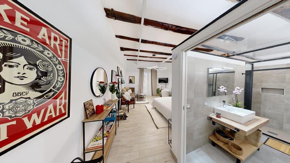 Bed, Bathroom, Photo of the whole room, Bedroom, Bath