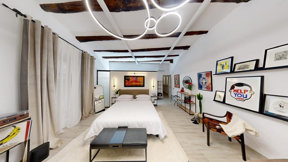 Bed, Photo of the whole room, Decorative detail, Bedroom