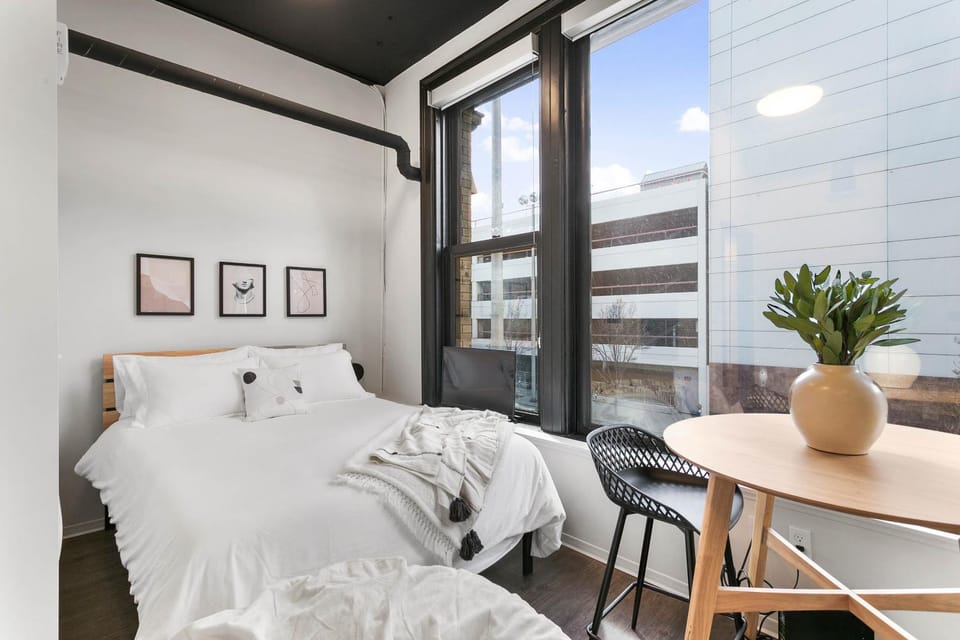 Downtown Spokane Studio Walkable & Secure Stay Apartment in Spokane