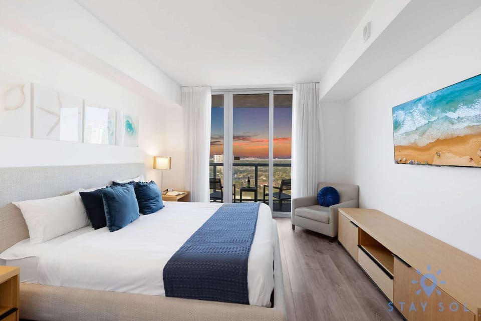 Modern Stylish 2BR with Balcony Apartment in Hallandale Beach