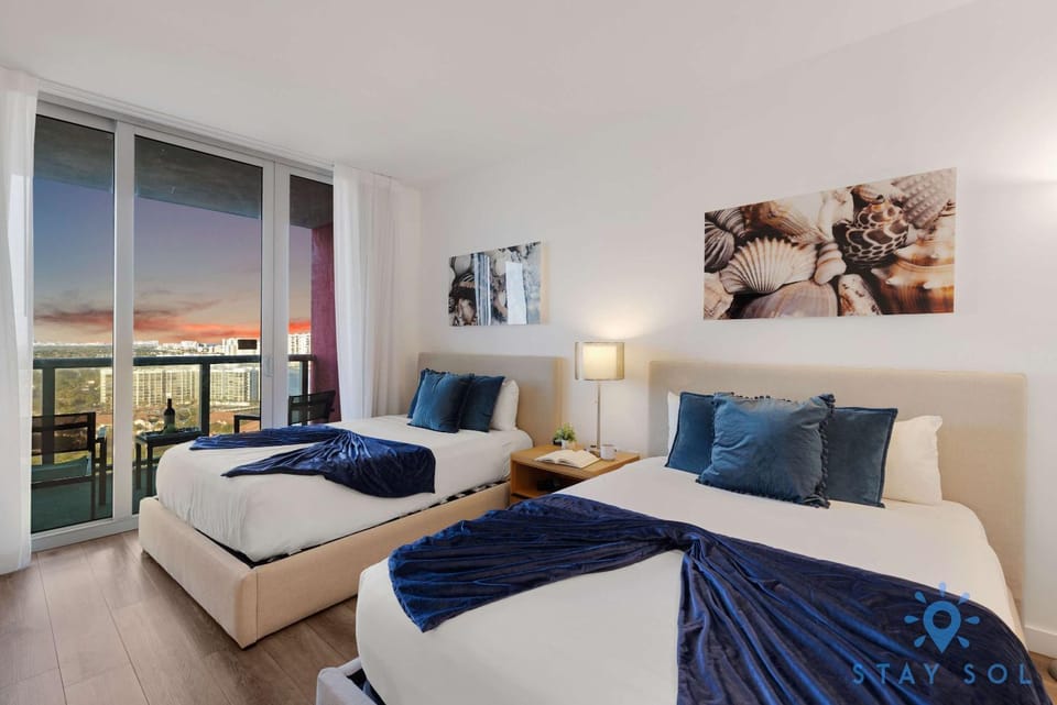 Modern Stylish 2BR with Balcony Apartment in Hallandale Beach