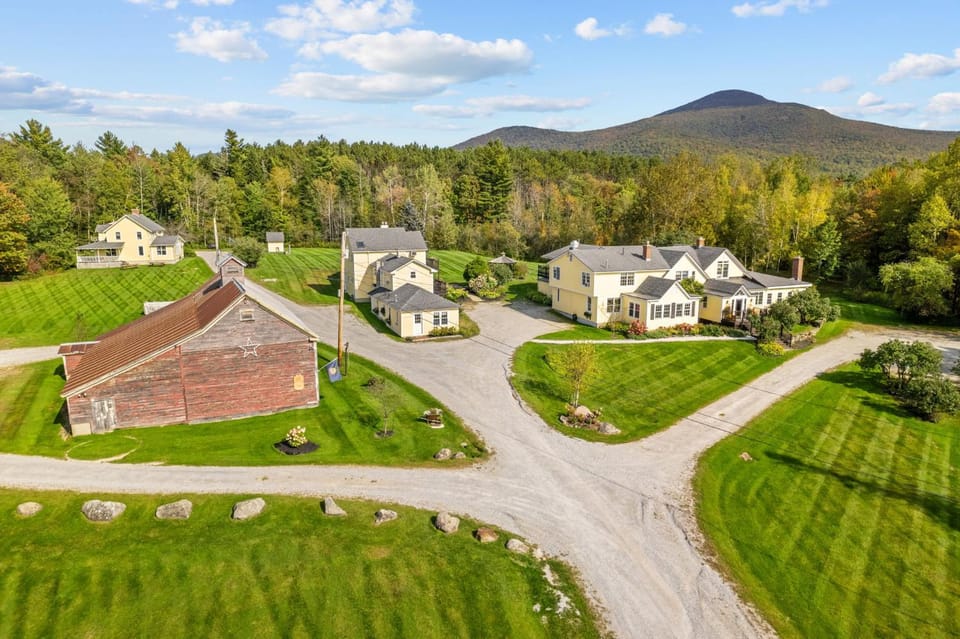 Property building, Day, Natural landscape, Bird's eye view, Mountain view