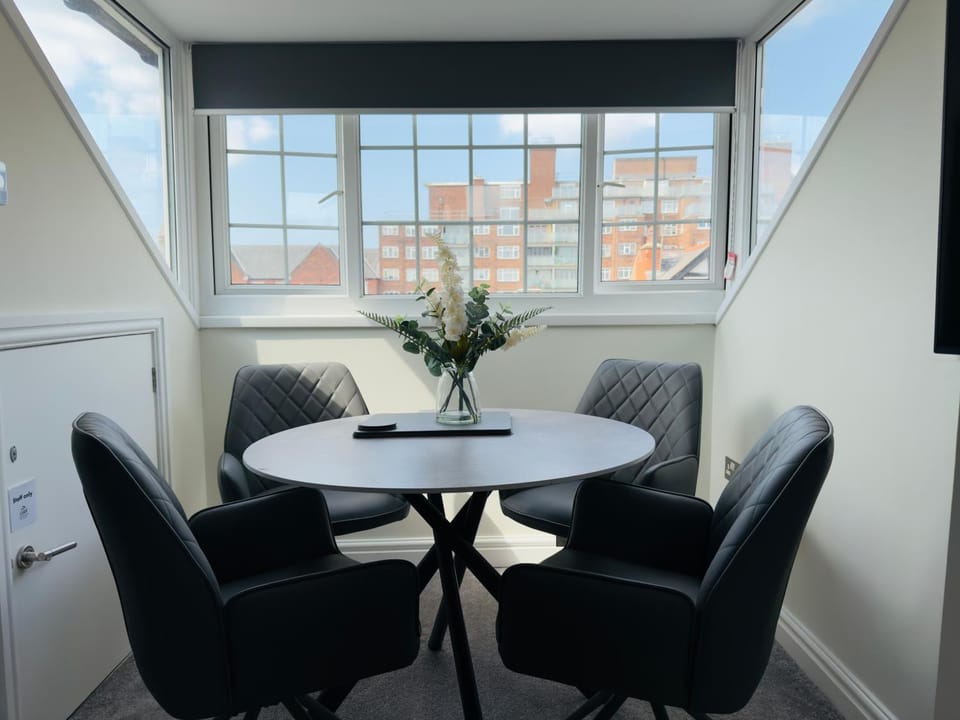 Lethbridge Villa 49 Apartment 3 Super Fibre WiFi, Free parking Apartment in Southport